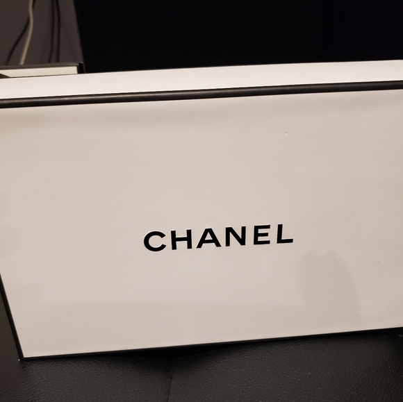 Authentic Chanel Shopping Bag, Boxes, and Sacs - Picture 4 of 8